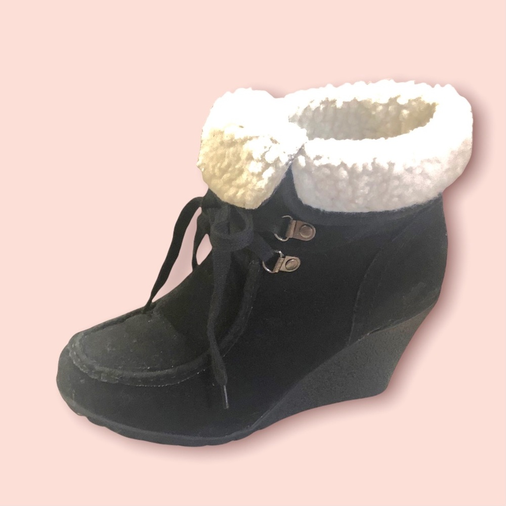 🍂MODESTA🍂 *NWT* BLACK SUEDE SHERPA LINED WEDGE BOOTIE